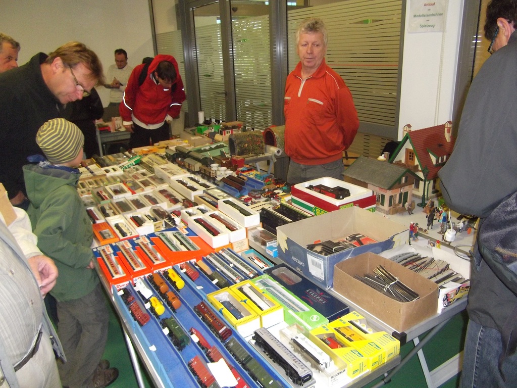 Spielzeug Und Modelleisenbahnborse Im Haus Der Presse In 01067