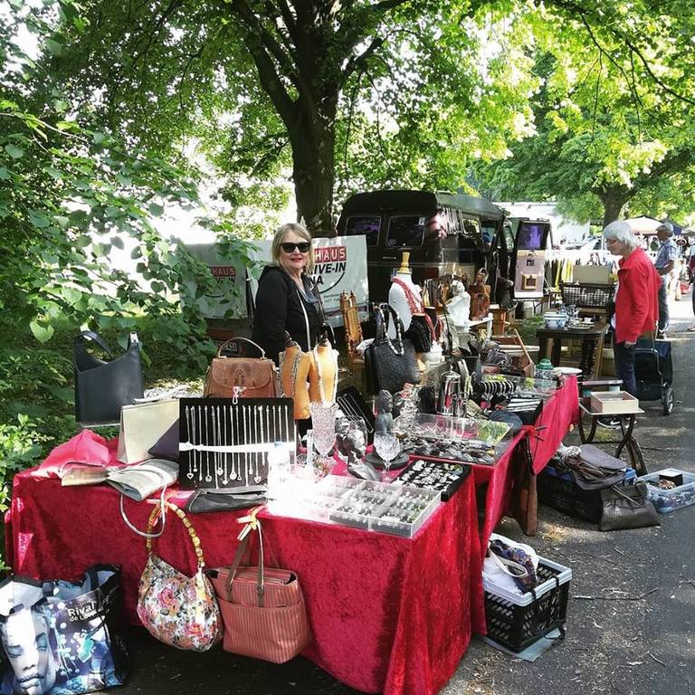gro-er-traditioneller-antik-tr-delmarkt-am-so-12-04-2026