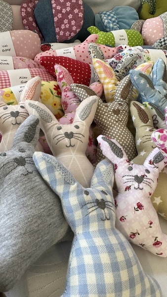 Ostermarkt in Düsseldorf Eller um den Gertrudisplatz